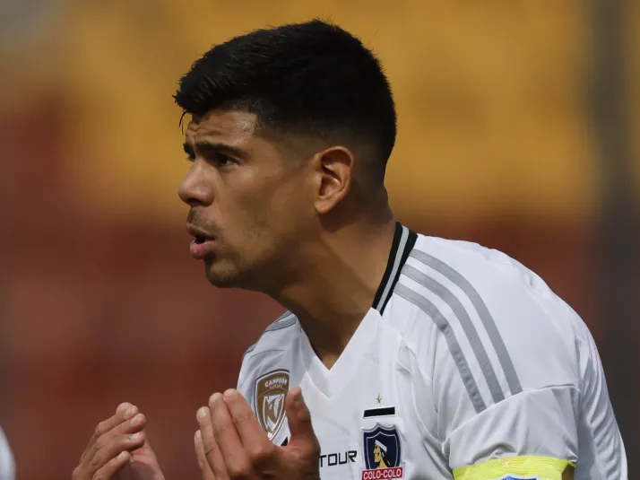 Director de Colo Colo también responde a los dichos de Esteban Pavez