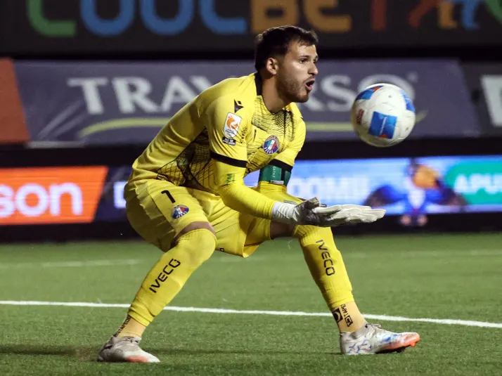 Afirman que Thomás Ahumada no está para la U