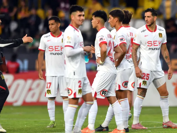 Unión Española borra a 11 jugadores tras el descenso a Primera B