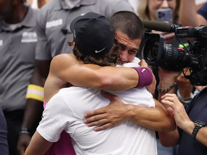 Carlos Alcaraz impacta al tenis mundial con esta fuerte decisión