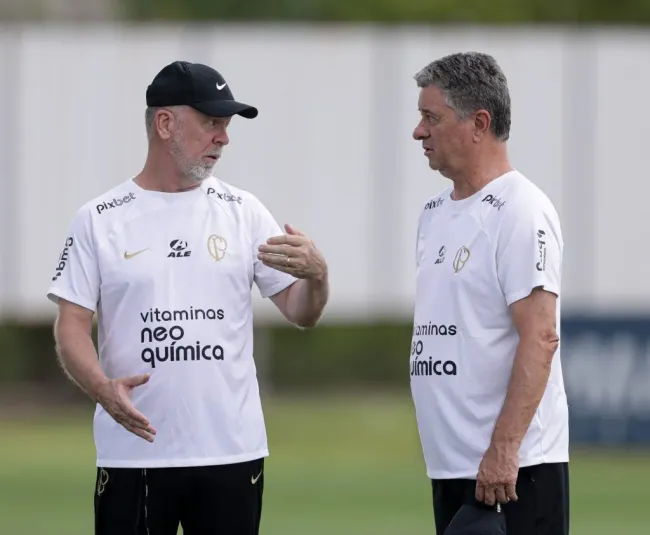 Mano Menezes no treino do Corinthians | Foto: Rodrigo Coca/Agência Corinthians