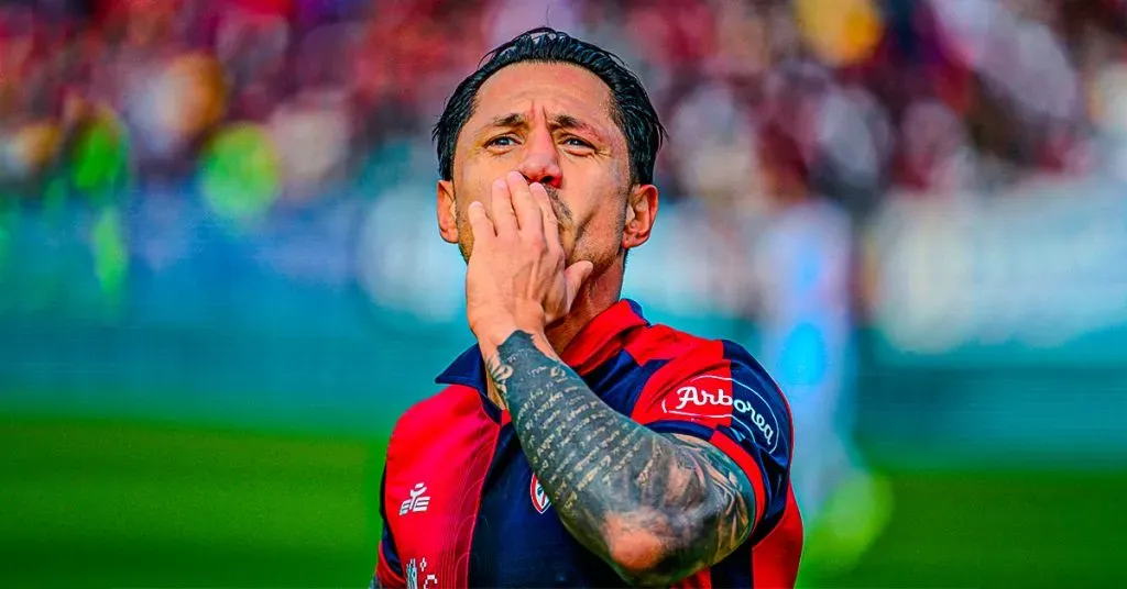 Gianluca Lapadula jugando para Cagliari. (Foto: IMAGO)