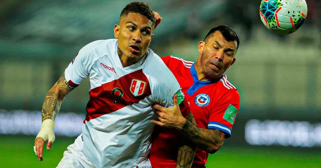 Guerrero y Medel en un Perú vs. Chile. (Foto: IMAGO)