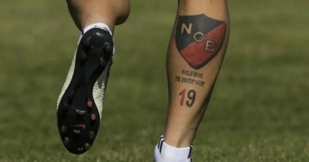 El famoso tatuaje que tiene ya en sus tiempos en Boca. Foto Web.