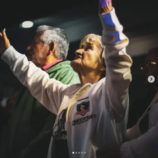 María Colo Colo con los colores de su amado Colo Colo.