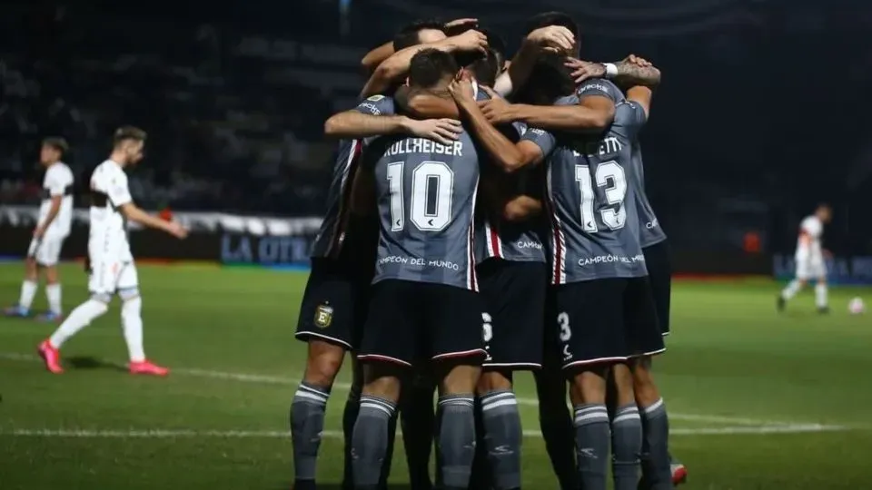 El último Platense-Estudiantes terminó con victoria “Pincha”.
