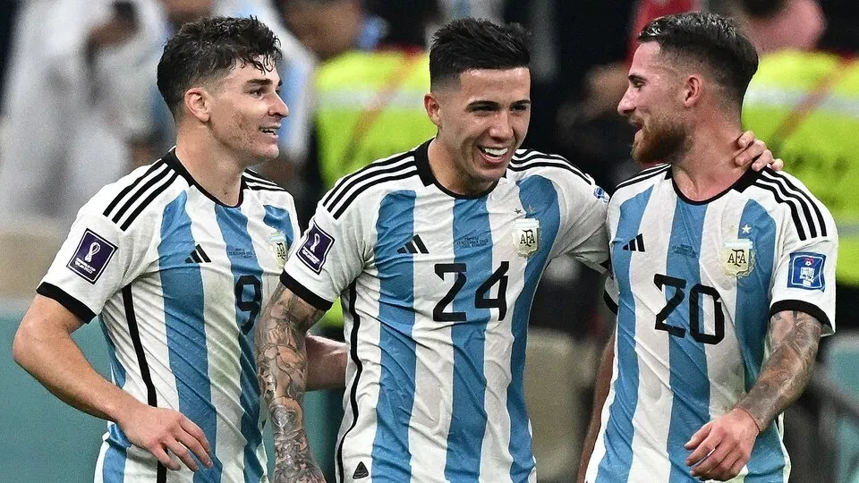 Julián, Enzo y Alexis, los próximos líderes de la Selección para el Kun Agüero.