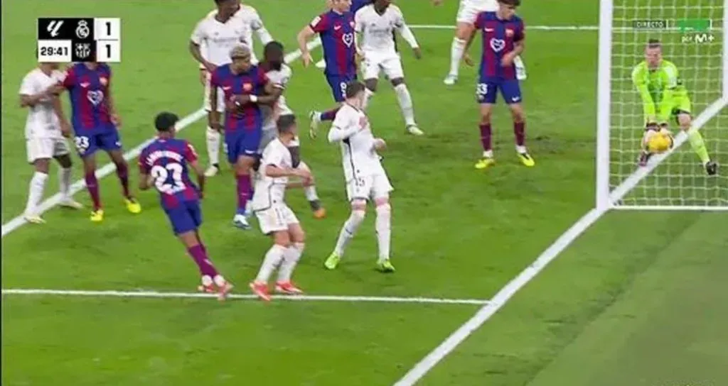 La jugada de la polémica en el Real Madrid vs. Barcelona.
