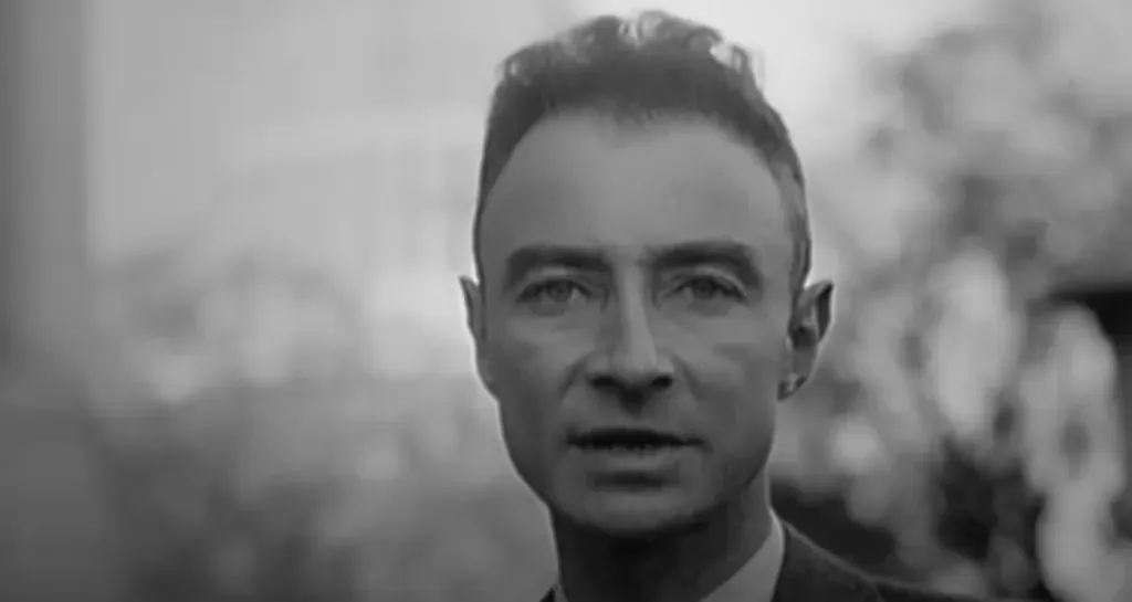 Retrato del Oppenheimer de la vida real, que podemos ver en el documental Oppenheimer: El dilema de la bomba atómica. Imagen: To End All War Oppenheimer & the Atomic Bomb.