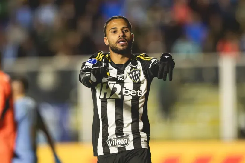 Alexsander, jogador do Galo em ação