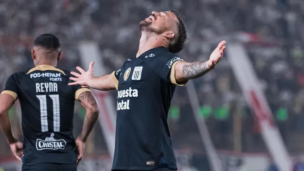 Gabriel Costa se viste de héroe en Perú
