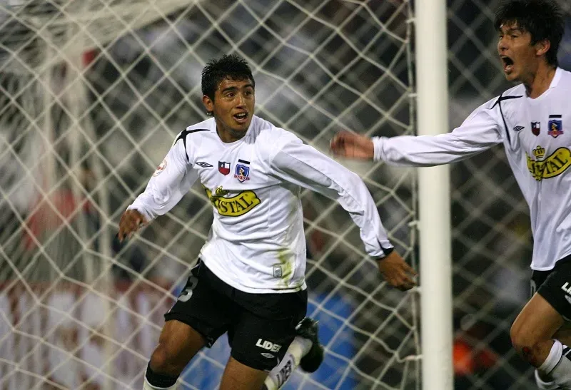 Vidal celebra el gol ante Bolognesi de Perú el 2006