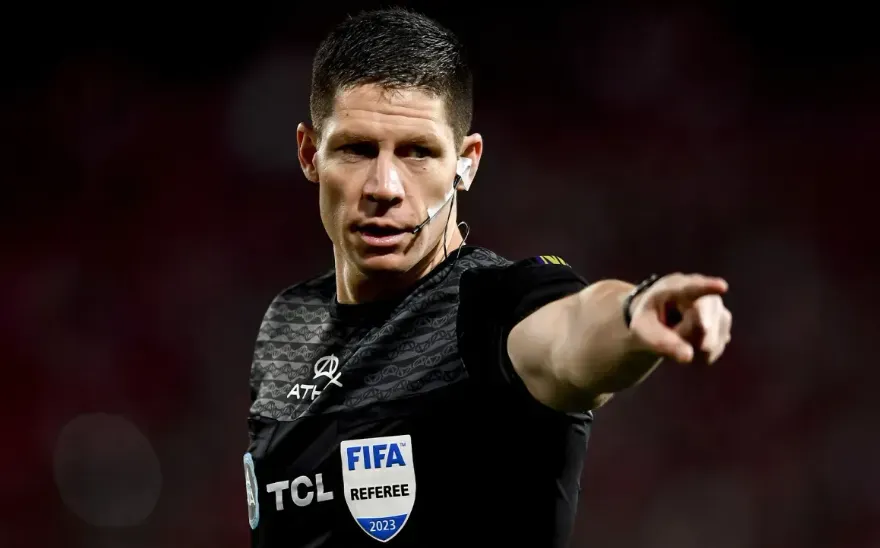 Nicolás Ramírez, el árbitro del Superclásico.