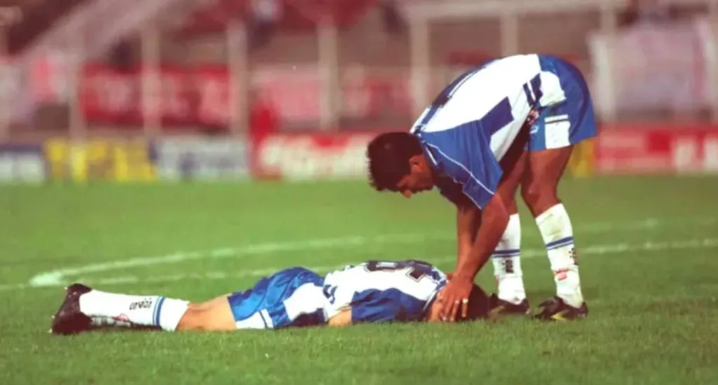 Diego en el suelo, después del golpe que marcó su vida. Foto web.