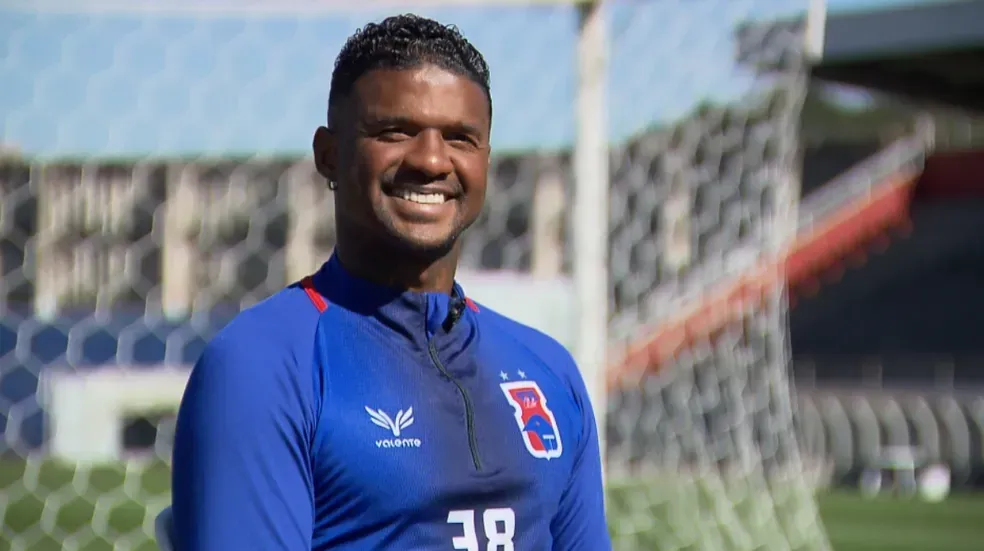 Foto: Reprodução/RPC – Goleiro Felipe, campeão com Flamengo da Copa do Brasil de 2013, hoje amarga a Segundona no PR com o Paraná Clube