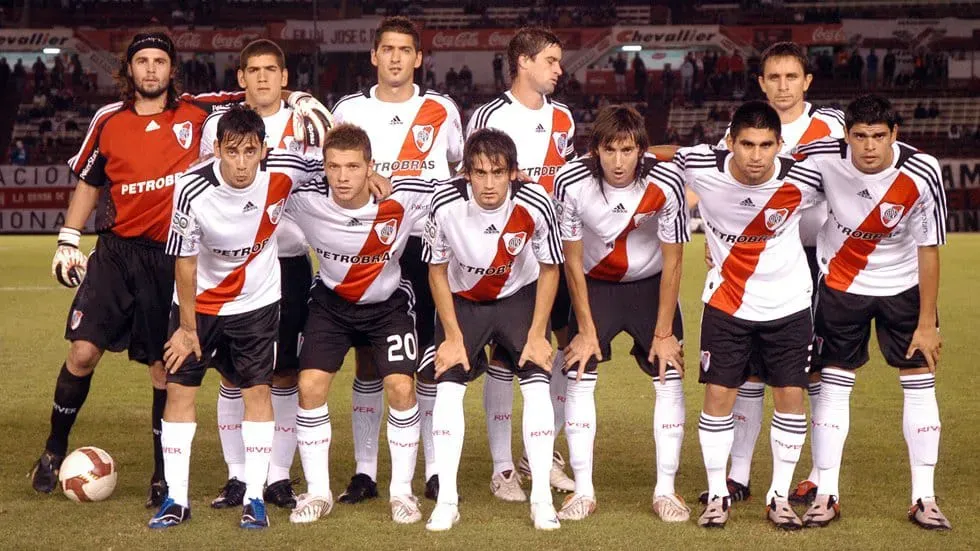 Gustavo Fernández con el equipo en 2009