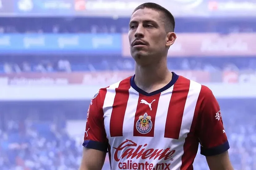 Santiago Ormeño en las Chivas de Guadalajara. (Foto: Liga MX).