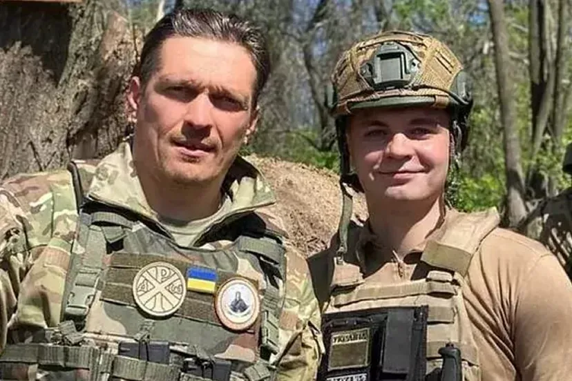 Usyk dio la vuelta al mundo al pausar su carrera y enlistarse en el ejército ucraniano. (Foto: Twitter)