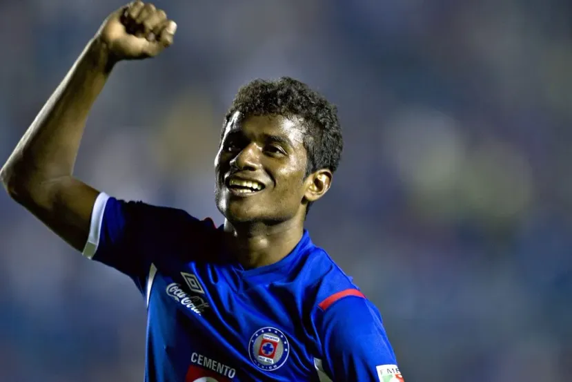 En diálogo exclusivo para Vamos Azul, esta figura de ya 35 años recordó su etapa en La Máquina Celeste.         Alguna vez compartió vestuario con figuras como Christian Giménez y Tito Villa, fu