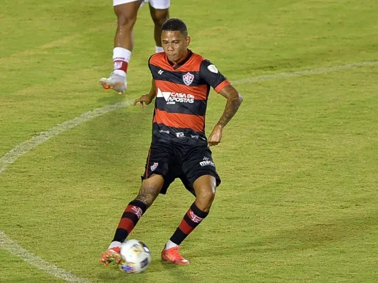 Walmir Cirne/AGIF – Guilherme Rend atuando pelo Vitória em 2021