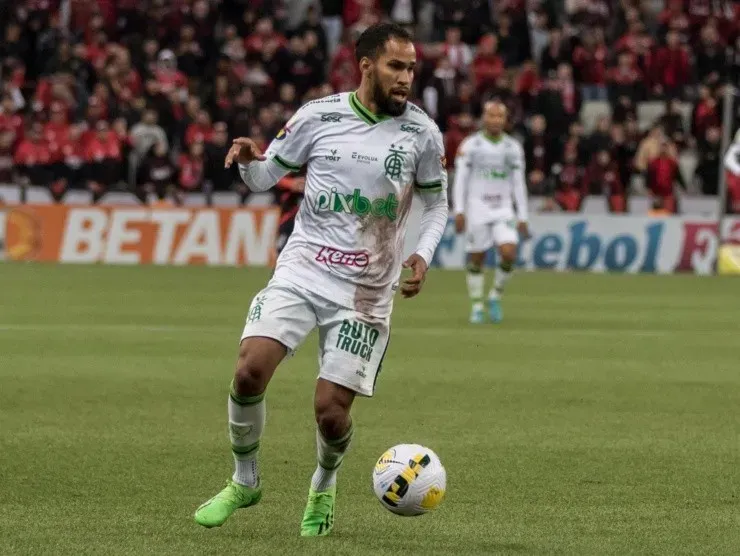 Robson Mafra/AGIF – Everaldo tem seu vínculo encerrado no América-MG e retornará ao Corinthians