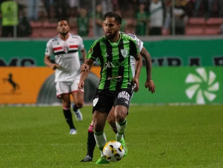 Fernando Moreno/AGIF – Everaldo atuando pelo América-MG em 2022