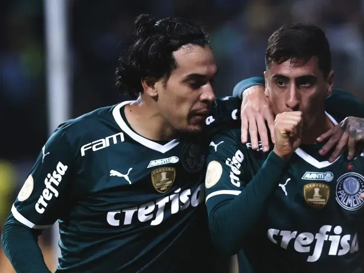 Ettore Chiereguini/AGIF – Gustavo Gomez e Merentiel se abraçando após gol