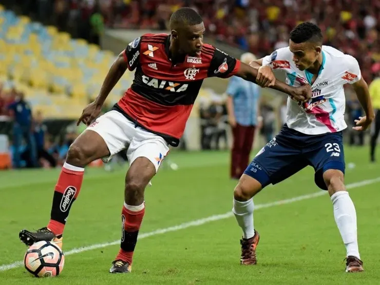 Thiago Ribeiro/AGIF – Juan atuando como jogador do Flamengo