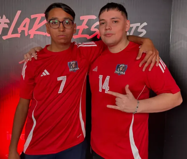 Diego Salinas (derecha) junto a Francisco Riquelme (izquierda), los dos colocolinos en la final | Foto: Colo Colo eSports