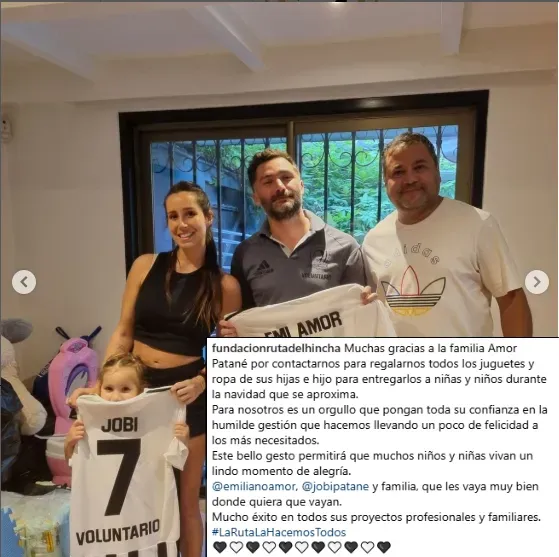 Familia de Emiliano Amor dona juguetes y ropa de sus hijos a Ruta del Hincha.