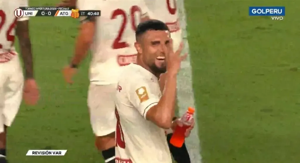 Rodrigo Ureña y el polémico gesto en Universitario. (Foto: GOLPERU).