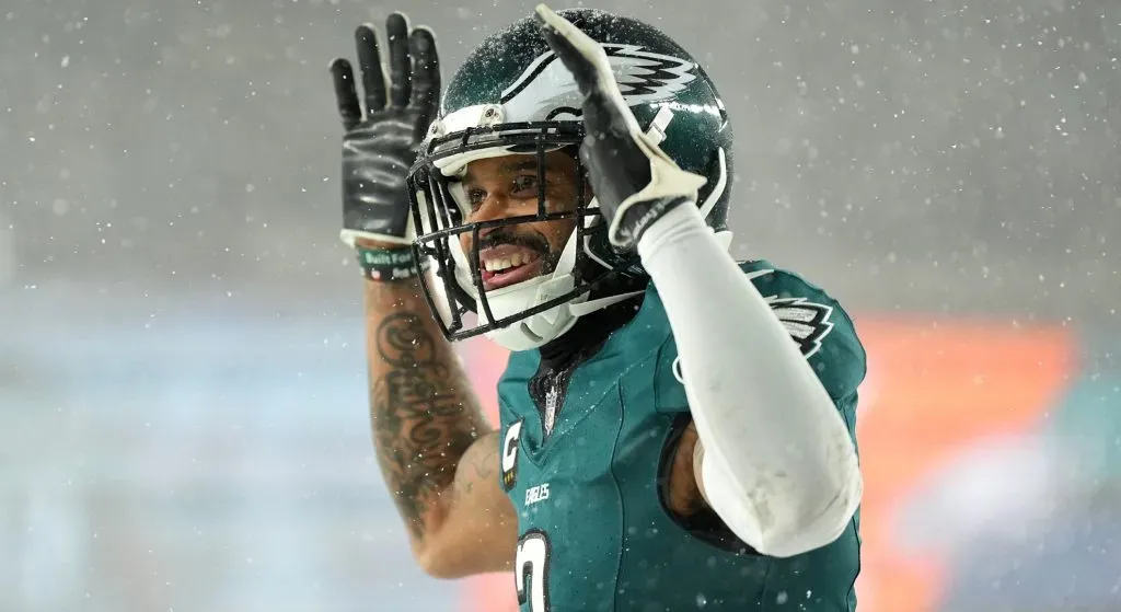 Darius Slay Jr. #2 of the Philadelphia Eagles reacts against the Los Angeles Rams during the fourth quarter in the NFC Divisional Playoff at Lincoln Financial Field on January 19, 2025 in Philadelphia, Pennsylvania. 