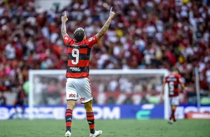 Pedro comemorando gol pelo Flamengo – Foto: Marcelo Cortes/CRF