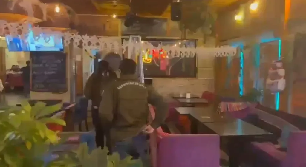 Carabineros llegó hasta el restaurante donde se encontró Valdivia con la tatuadora (Imagen: Radio Bío Bío)