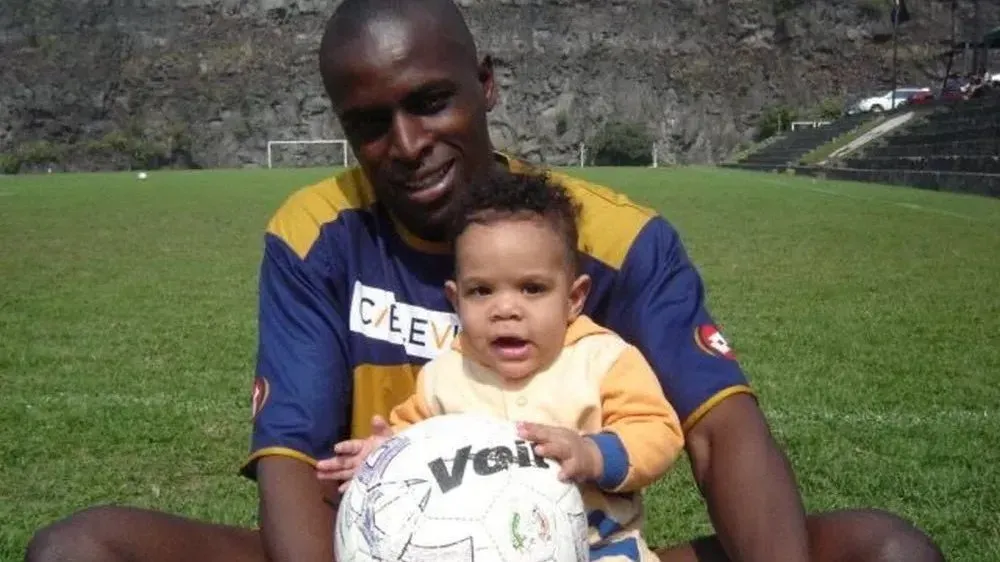 Elías Luiz Dos Reis y su hijo Matheus, cuando jugaba en Pumas Morelos.