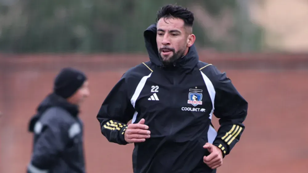 Mauricio Isla entrenando en Colo Colo.