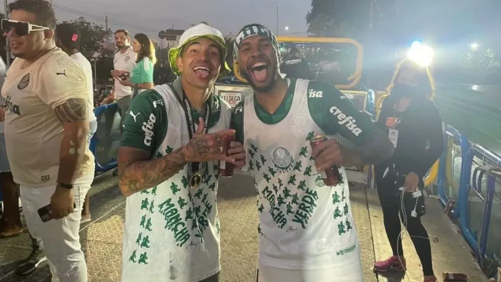 Wesley parabeniza Dudu com a camisa do Palmeiras – Reprodução/Instagram Wesley Ribeiro