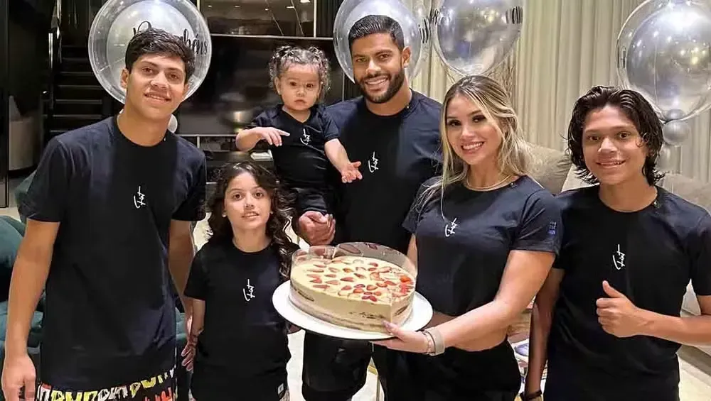 Hulk, atual esposa e filhos. Foto: Reprodução/Instagram – Hulk