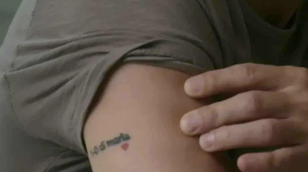 El tatuaje de Pablito. (Foto: Captura Netflix).