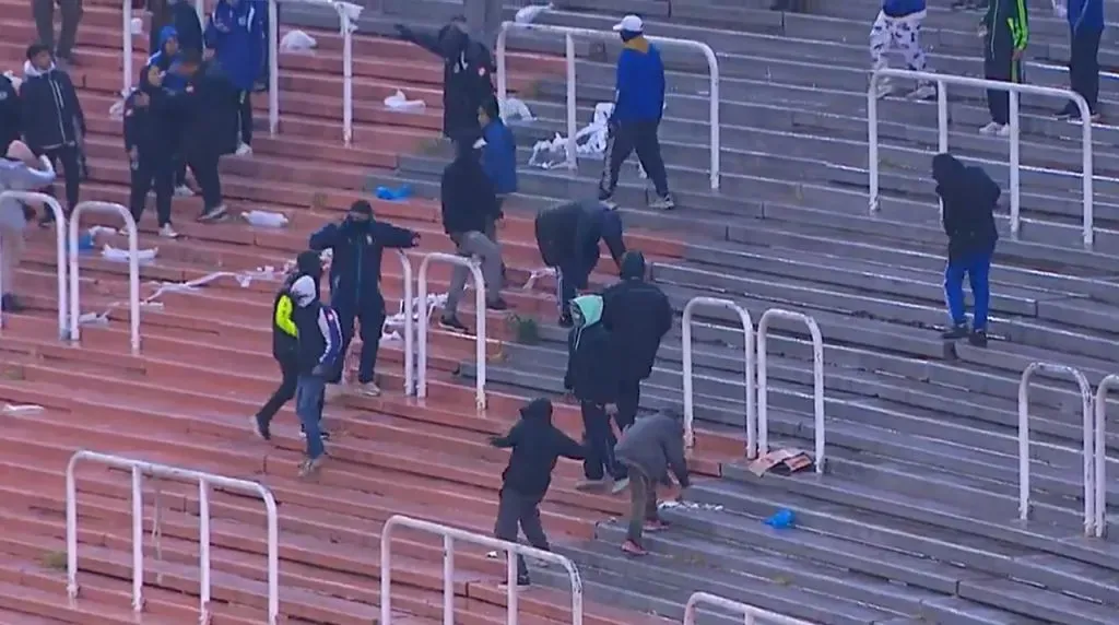 Violencia en las tribunas del Malvinas Argentinas. (Foto: Captura ESPN).