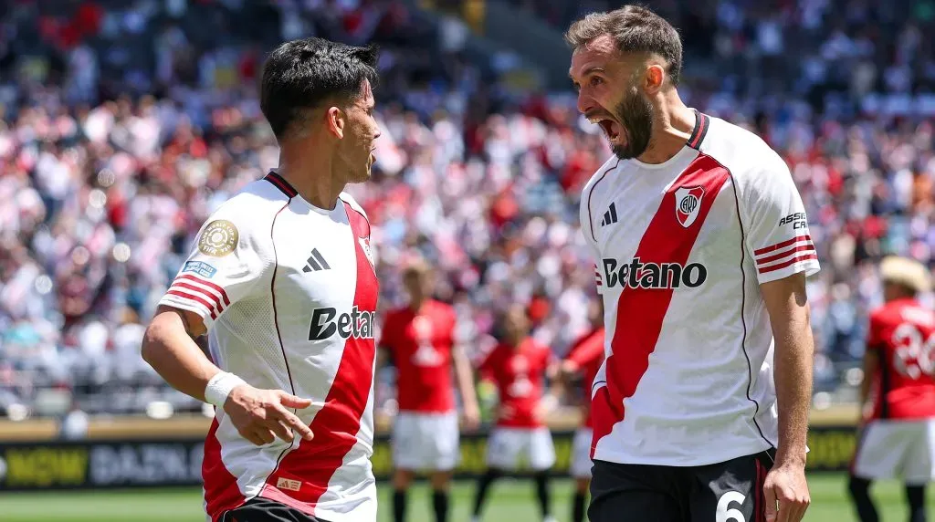 Pezzella festeja el gol de Meza, el tercero de River ante Urawa en el Mundial de Clubes (Getty Images).