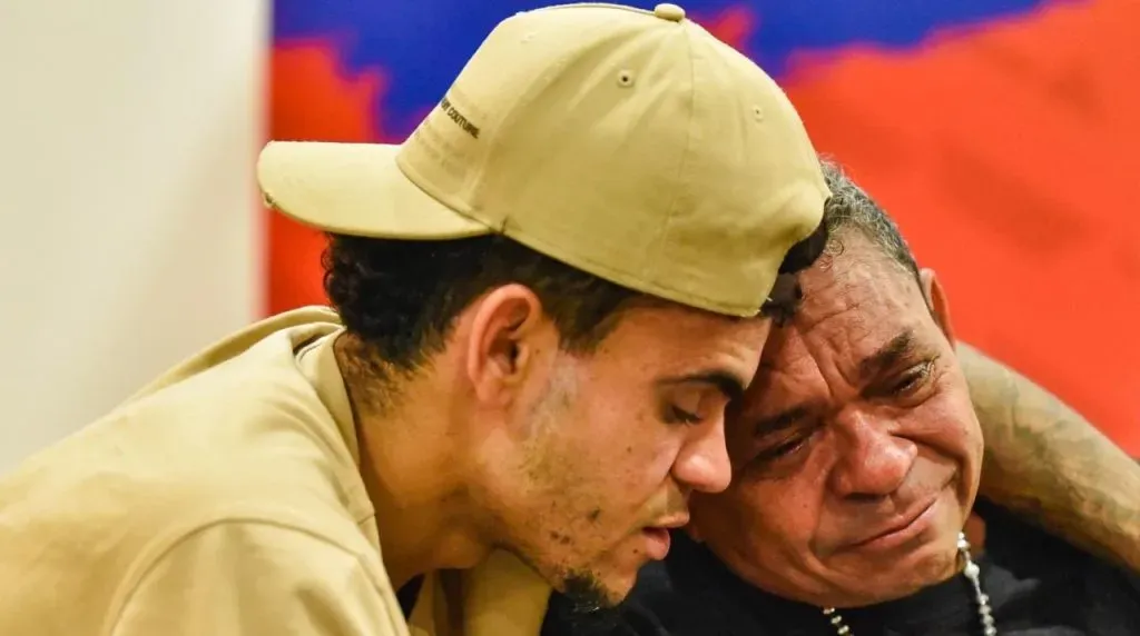 Luis Díaz con su papá tras ser liberado. (Foto: X / @LuisFDiaz19)