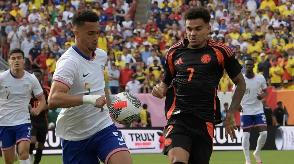 Luis Díaz (der.) jugó 71 minutos en Colombia vs. USA.