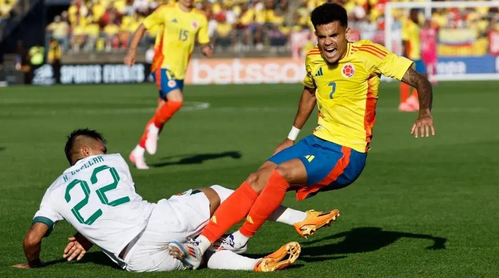 La fuerte patada a Luis Díaz en Colombia vs. Bolivia. (Foto: Getty Images)