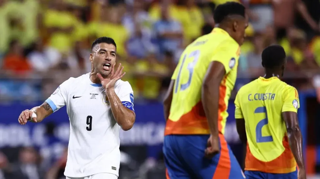 Suárez provocó a Yerry Mina en Colombia vs Uruguay. (Foto: Getty Images)