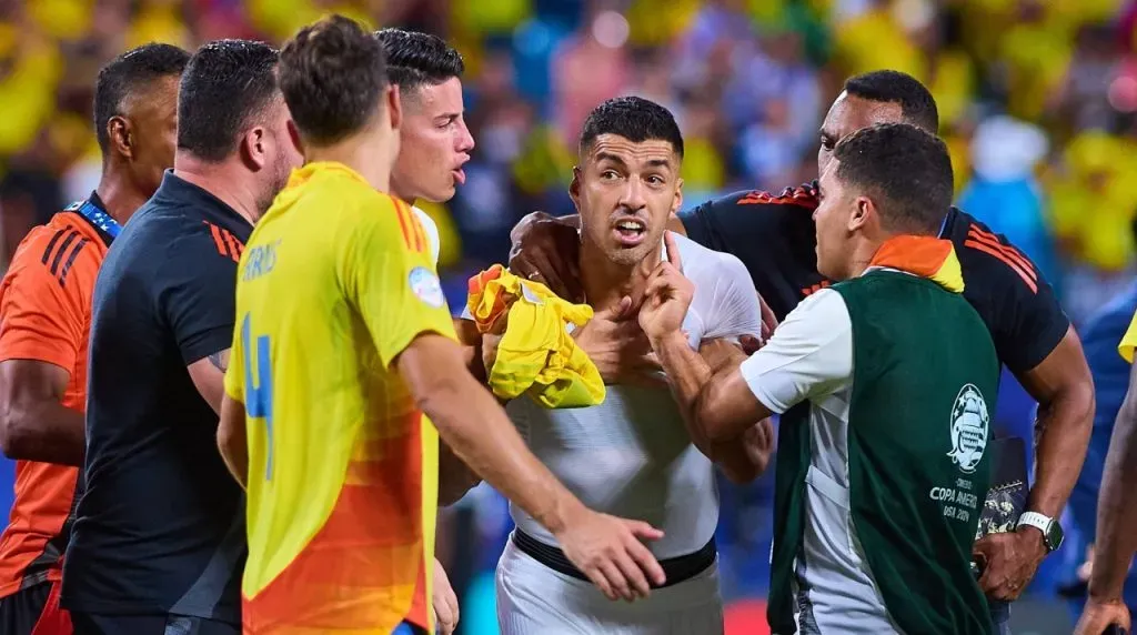 Suárez tuvo una discusión tras la derrota contra Colombia. (Foto: Imago)