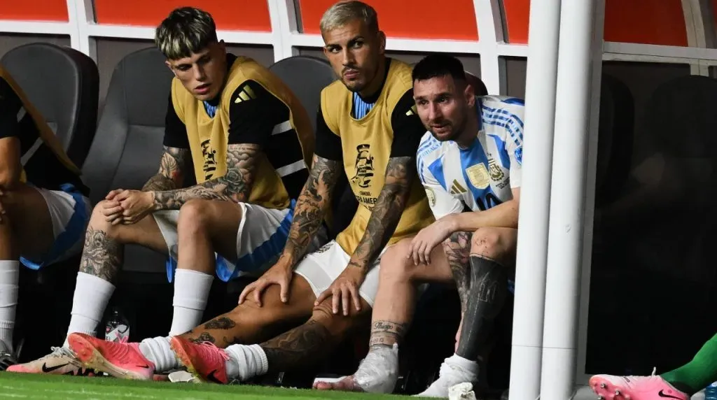 Messi (der.) se lesionó en la final de la Copa América. (Foto: Imago)