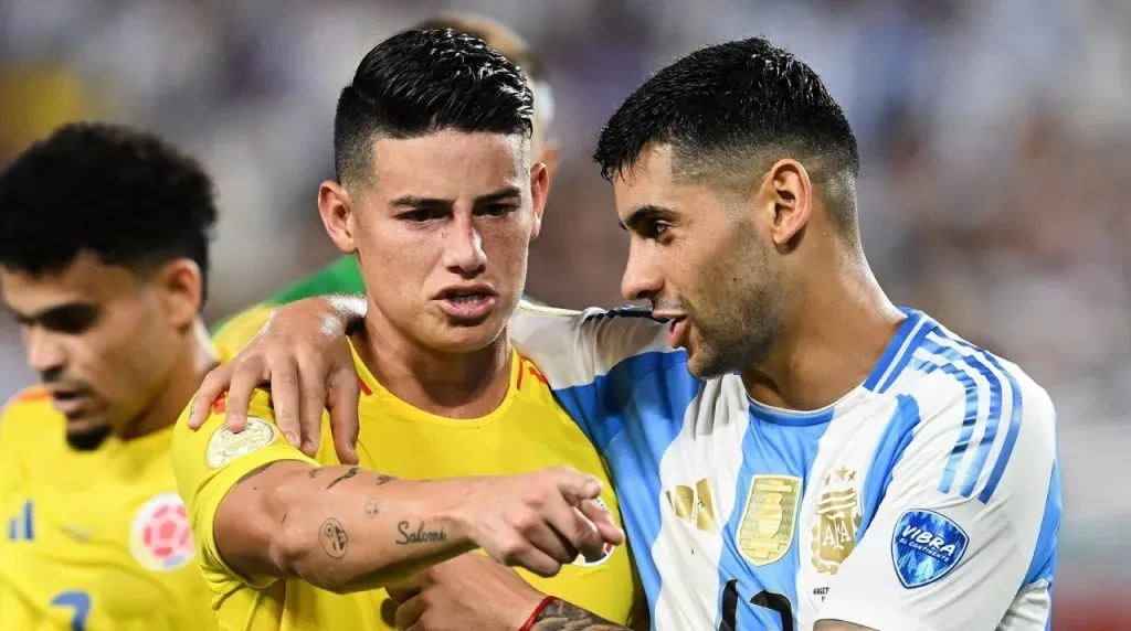 James Rodríguez y Cristian Romero. (Foto: Imago)