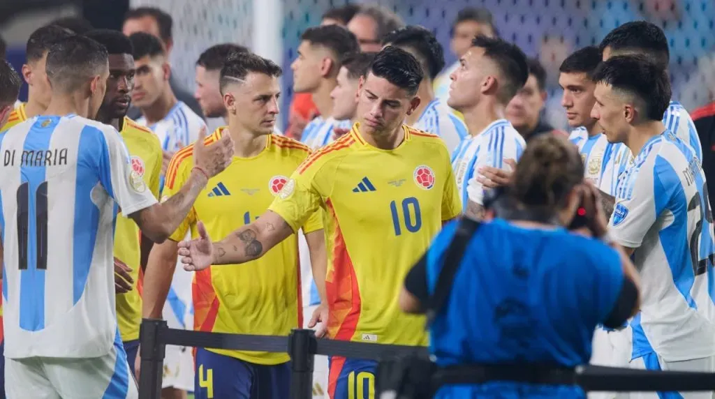 El pasillo de los jugadores argentinos a Colombia en la final de la Copa América. (Foto: Imago)