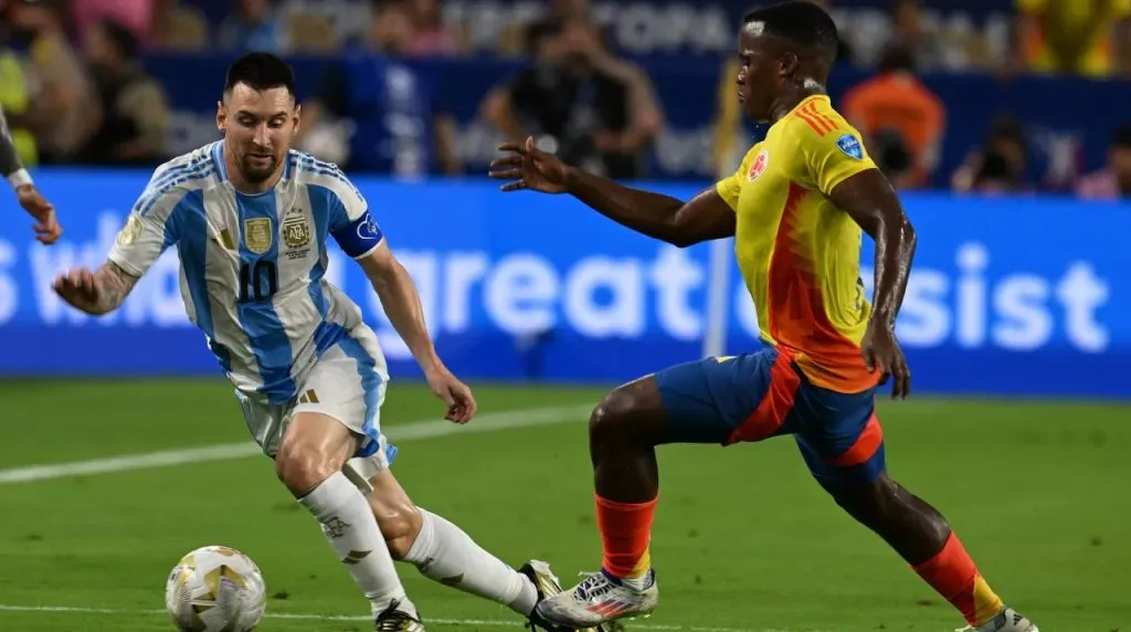 Messi y Jhon Arias en la final de la Copa América. (Foto: Imago)